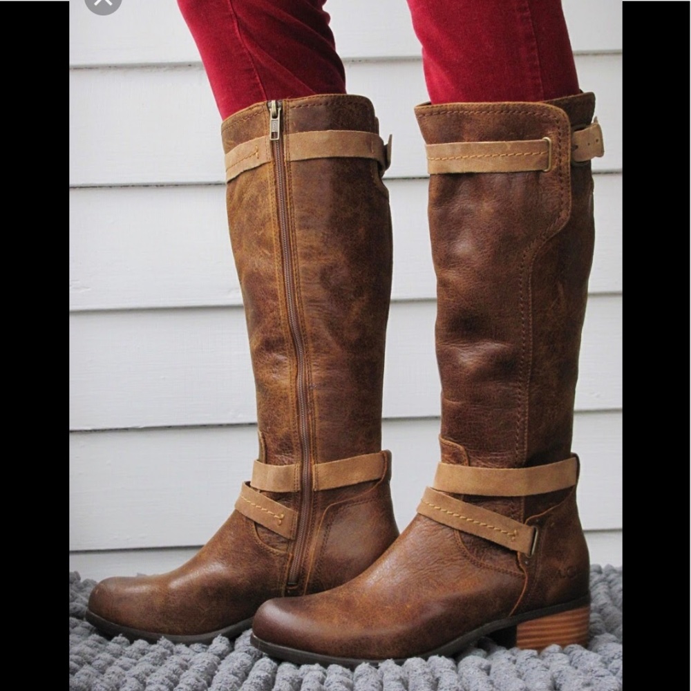New Darcie UGG riding boots, size 8.5